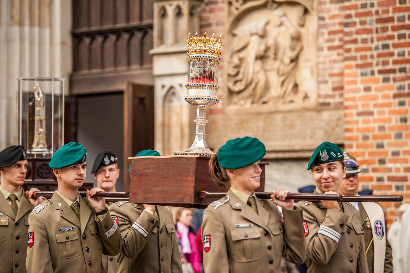 Procesja z relikwiami św. Doroty i św. Stanisława | FOTORELACJA Z WROCŁAWIA